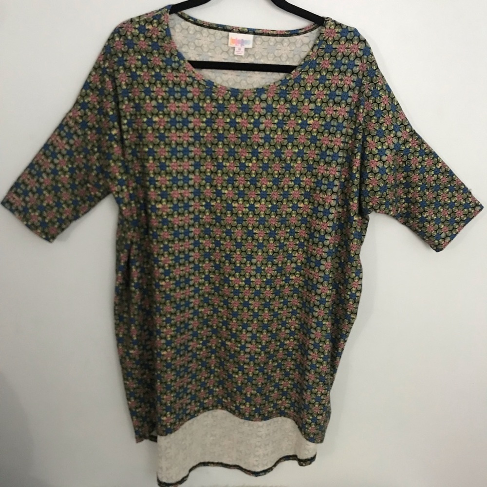 LuLaRoe Irma Tunic/top 🌸